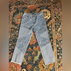 Simple Society paisley embroidered cropped jeans. Size 9/29